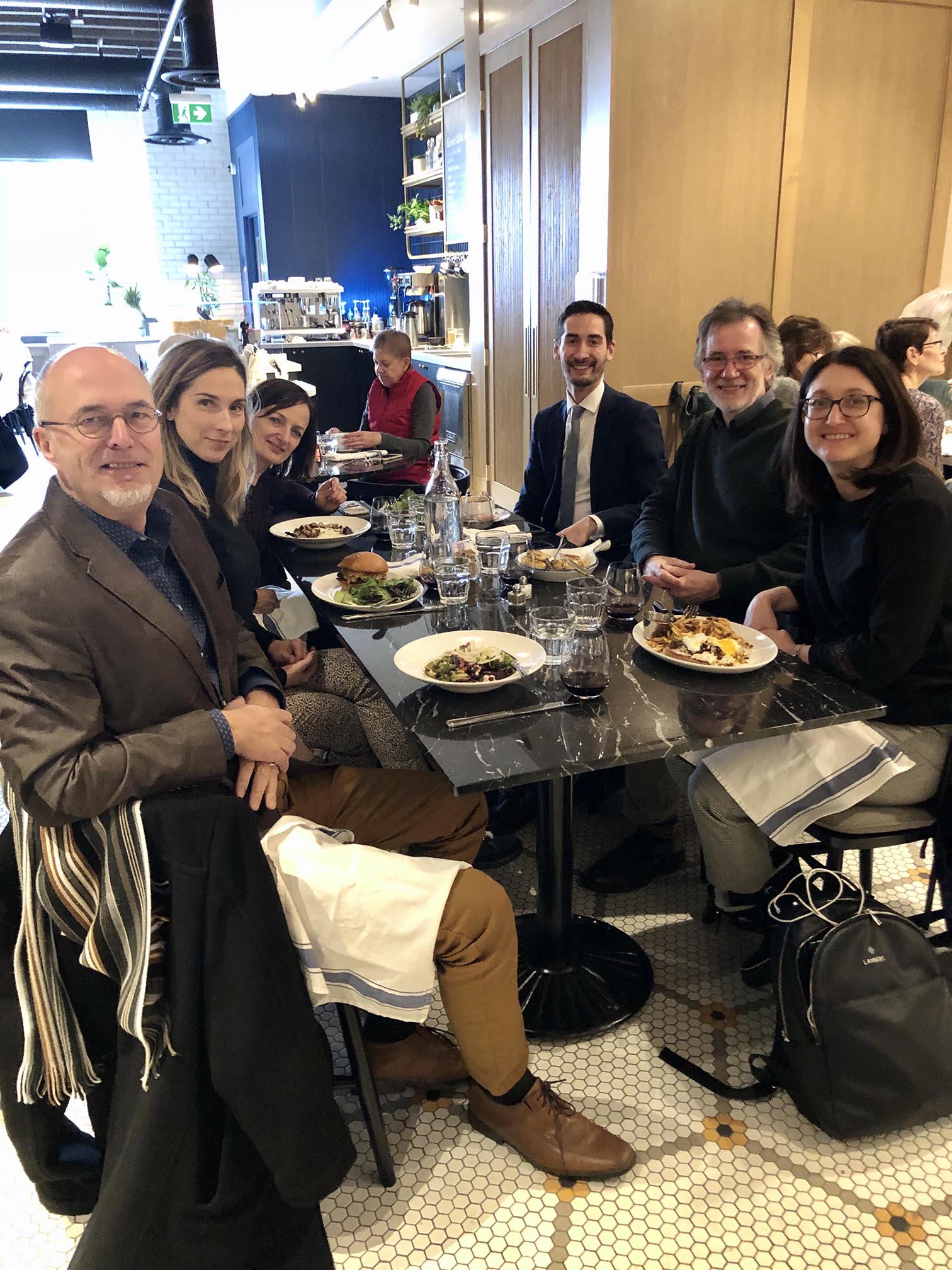 Diner de travail avec les représentants d’Entreprises Riel, de Tourisme Riel, et de l’Association des municipalités bilingues du Manitoba (AMBM) au Bistro Pauline.