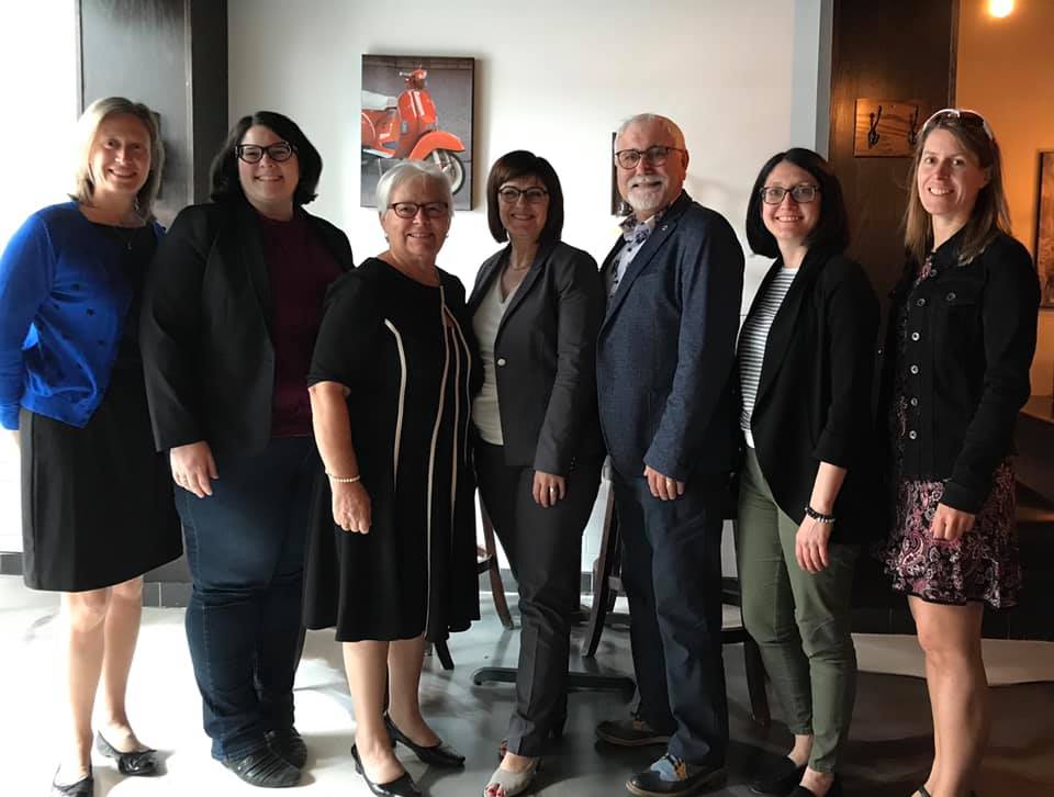 Flavie-Isabelle Hade, Véronique Mallet, directrice générale de la SNA, Louise Imbeault, présidente de la SNA, Johanne Whittom, Luc Doucet, Isabelle Laurin et Julie Bissonnette, cheffe de poste du Bureau du Québec dans les provinces atlantiques.