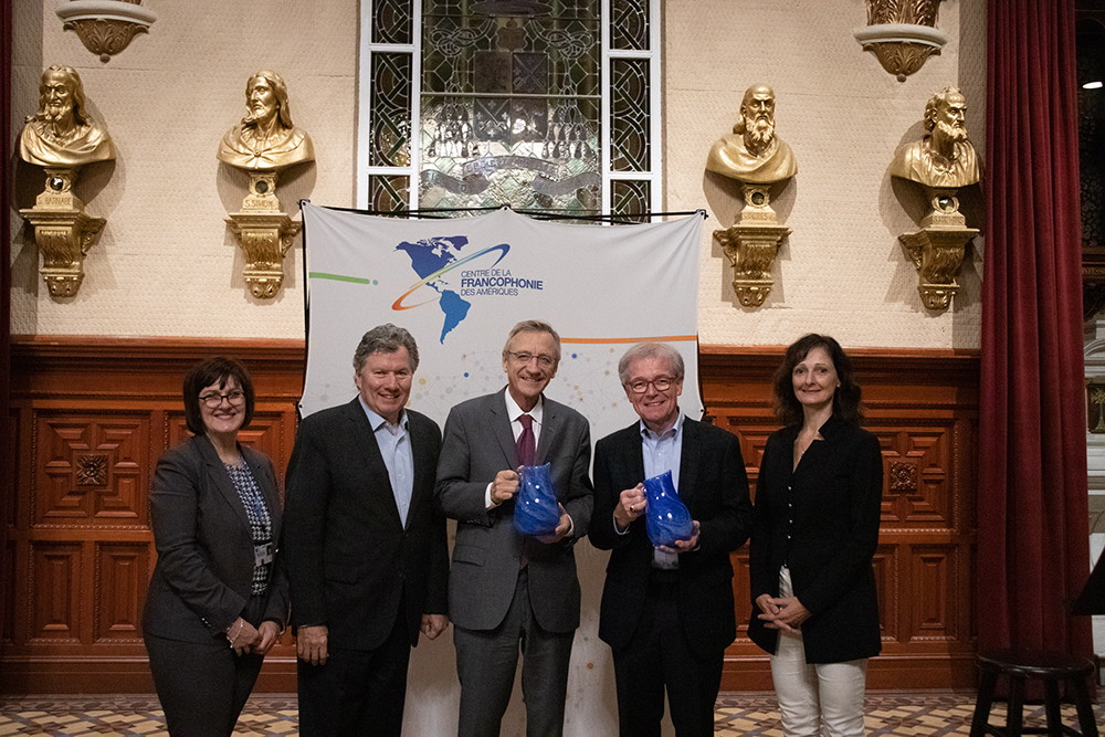 Johanne Whittom, PDG du Centre, Michel Robitaille, président du CA du Centre, et Carole Freynet-Gagné, vice-présidente du CA du Centre, en compagnie des administrateurs sortants : Clément Duhaime et Claude Pinault.