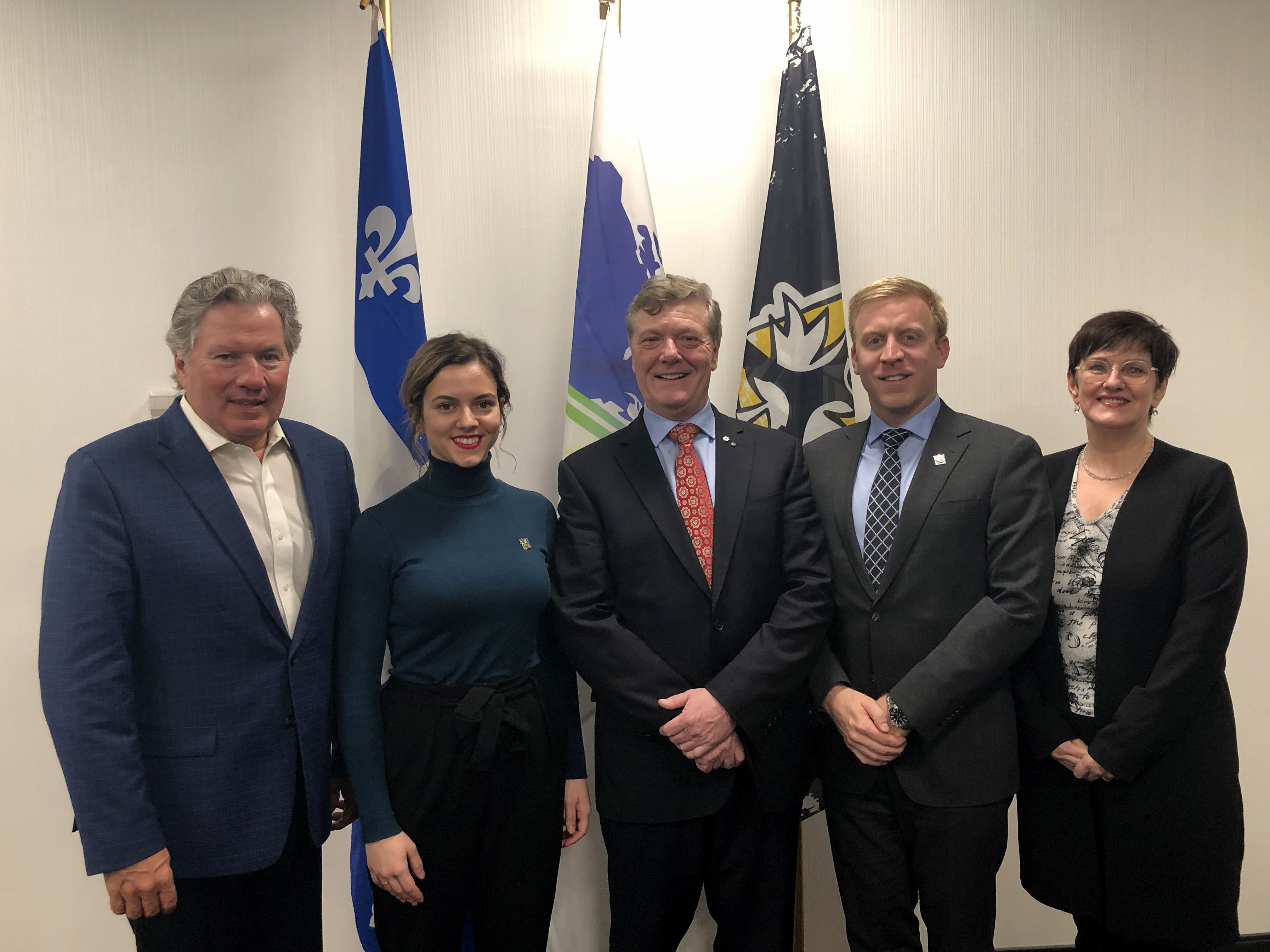 De gauche à droite : Michel Robitaille, président du conseil d'administration du Centre de la francophonie des Amériques, Sue Duguay, présidente FJCF, Benoït Pelletier, professeur titulaire à l’Université d'Ottawa et ministre de 2003 à 2008, Mathieu Lévesque, député de Chapleau et adjoint parlementaire de madame Sonia LeBel, ministre responsable des Relations canadiennes et de la Francophonie canadienne et Johanne Whittom, présidente-directrice générale du Centre de la francophonie des Amériques