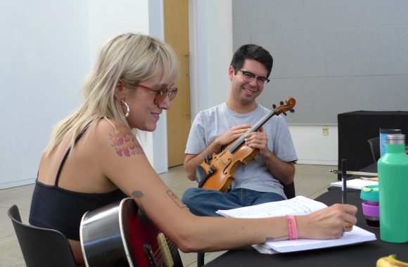 Katrine Noël des Hay Babies compose une toute nouvelle chanson avec le musicien louisianais Zachary Patrick Fuselier. Une belle collaboration entre les francophonies des Amériques!