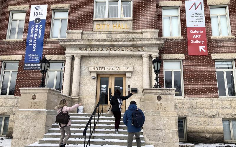 Visite des bureaux de Tourisme Riel, situés dans l’ancien hôtel de ville de Saint-Boniface.