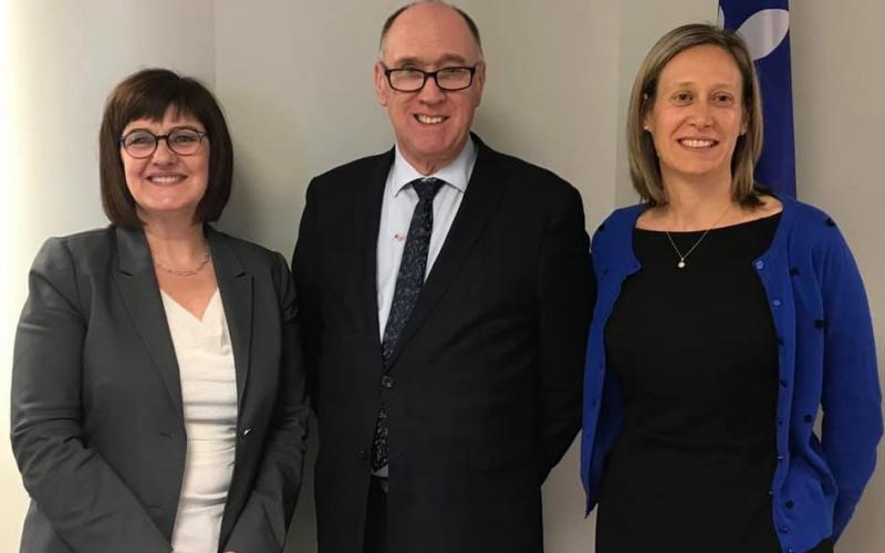 Johanne Whittom, Robert Melanson, président de la SANB et Flavie-Isabelle Hade