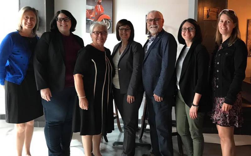 Flavie-Isabelle Hade, Véronique Mallet, directrice générale de la SNA, Louise Imbeault, présidente de la SNA, Johanne Whittom, Luc Doucet, Isabelle Laurin et Julie Bissonnette, cheffe de poste du Bureau du Québec dans les provinces atlantiques.