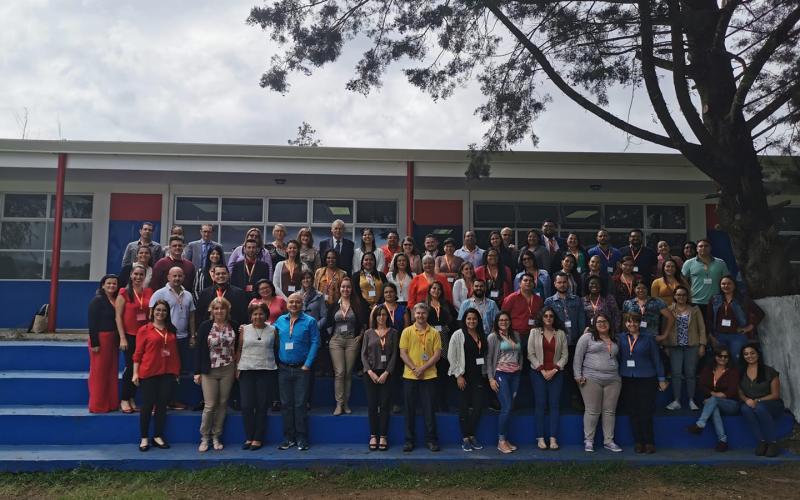 Une délégation d’enseignants présents au séminaire de l’ACOPROF. Crédit photo : ACOPROF CR.