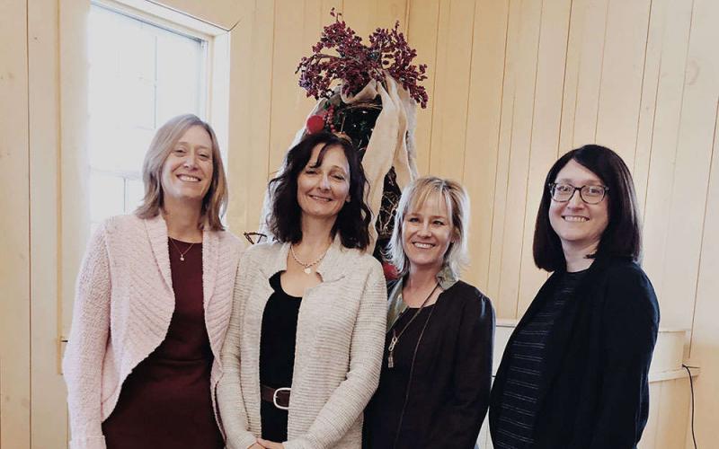 Flavie-Isabelle Hade, Carole Freynet-Gagné, vice-présidente, Mariette Mulaire, présidente-directrice générale du World Trade Centre Winnipeg, et Isabelle Laurin.