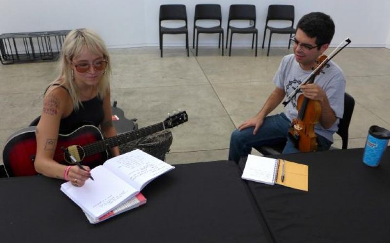 Katrine Noël des Hay Babies compose une toute nouvelle chanson avec le musicien louisianais Zachary Patrick Fuselier. Une belle collaboration entre les francophonies des Amériques!